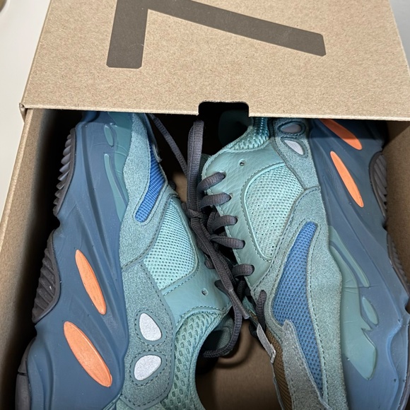 Yeezy Boost 700 Originals - Picture 1 of 9
